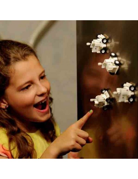 Vehículo Robot Magnético KidzLabs 4M