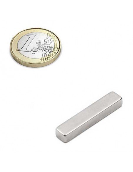 Imán neodimio bloque 35x7x5 mm - comparativa con moneda.