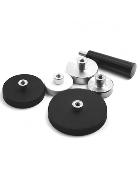 Accesorio mango plástico con vástago roscado M4 junto a base magnética